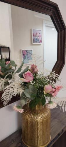 2 Bedroom Gem Near Milano Centrale Fast Wi Fi Kademy House Camera foto