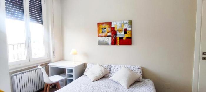 2 Bedroom Gem Near Milano Centrale Fast Wi Fi Kademy House Camera foto